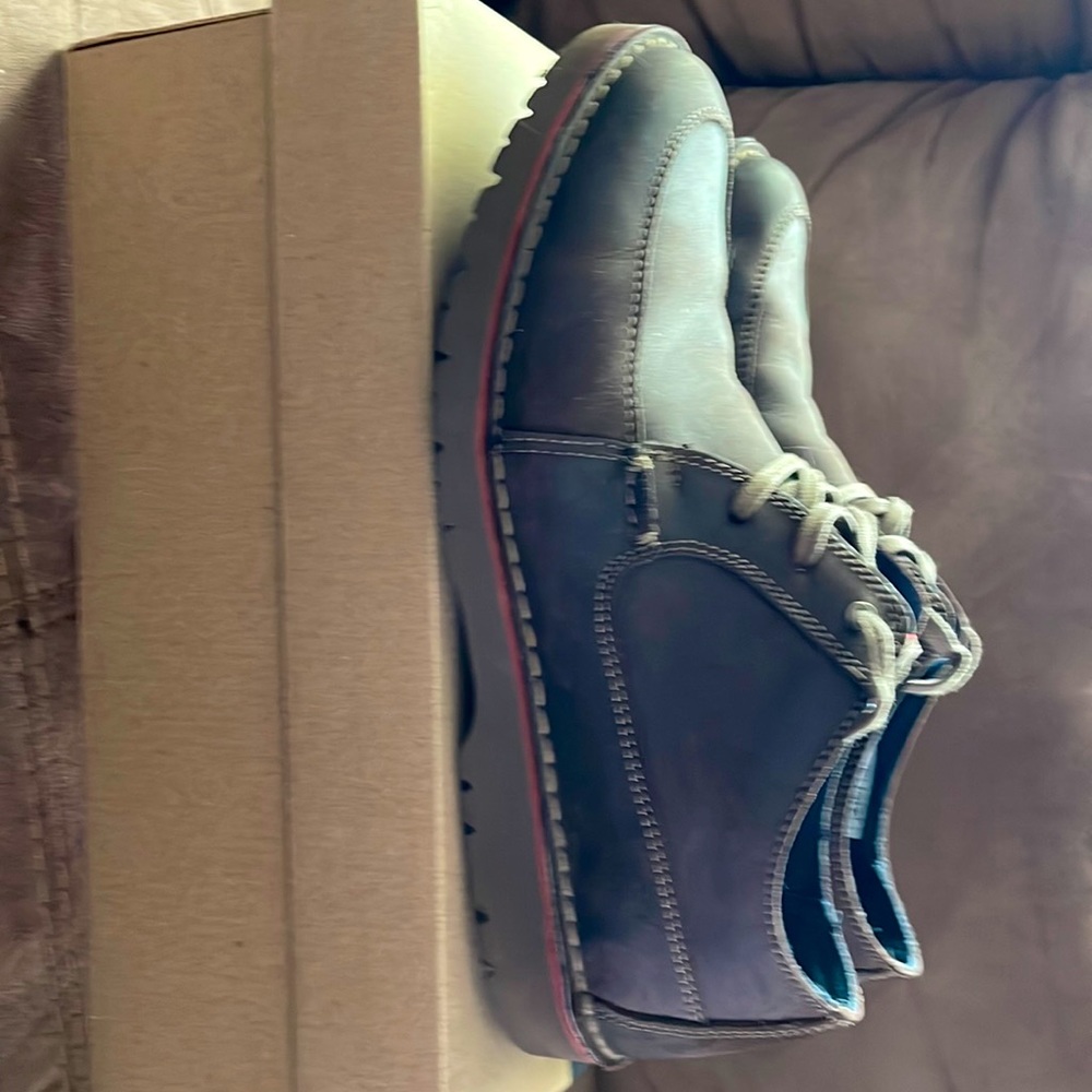 Lightly used Clarks Vargo Walk Dark Brown Leather shoes.